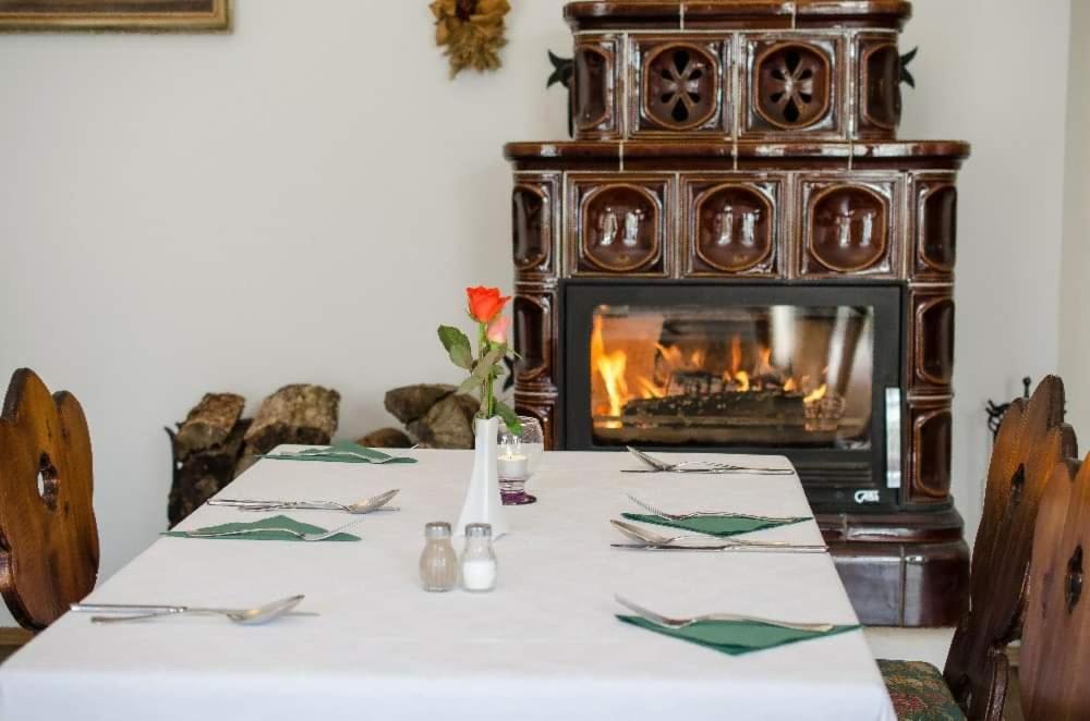 Lesni Hotel Perslak Nova Bystrice Luaran gambar