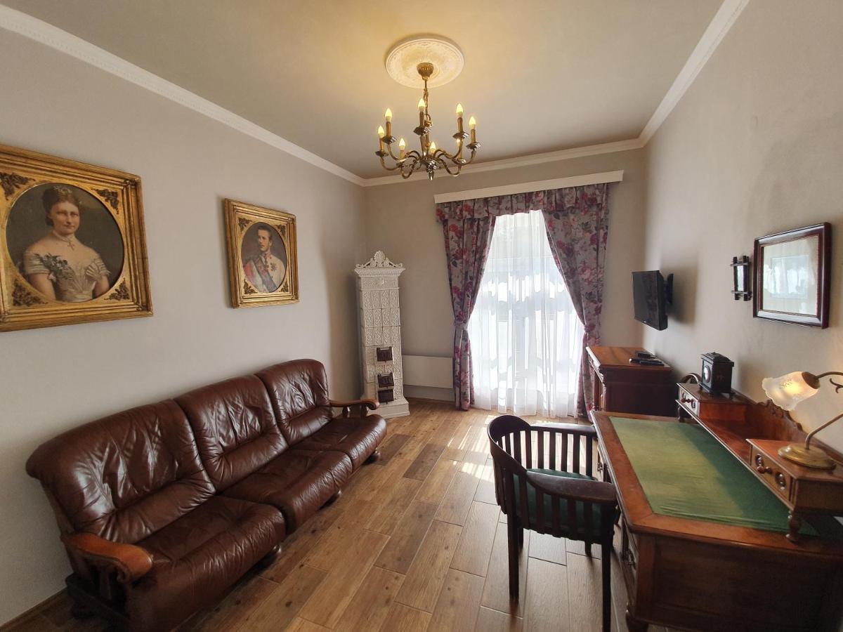 Lesni Hotel Perslak Nova Bystrice Luaran gambar