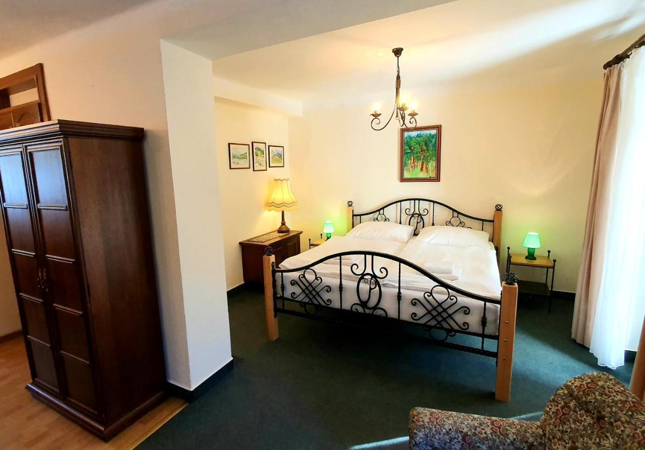 Lesni Hotel Perslak Nova Bystrice Luaran gambar
