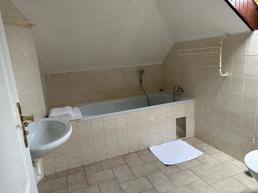 Lesni Hotel Perslak Nova Bystrice Luaran gambar
