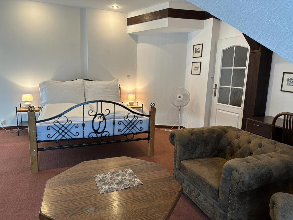 Lesni Hotel Perslak Nova Bystrice Luaran gambar