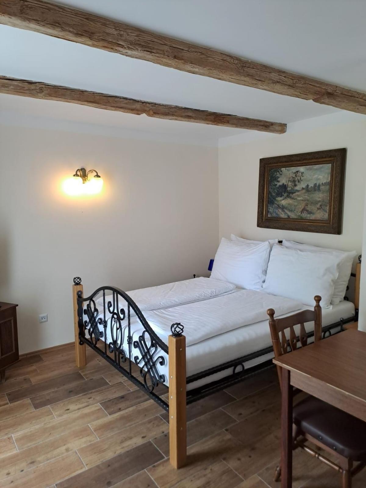 Lesni Hotel Perslak Nova Bystrice Luaran gambar