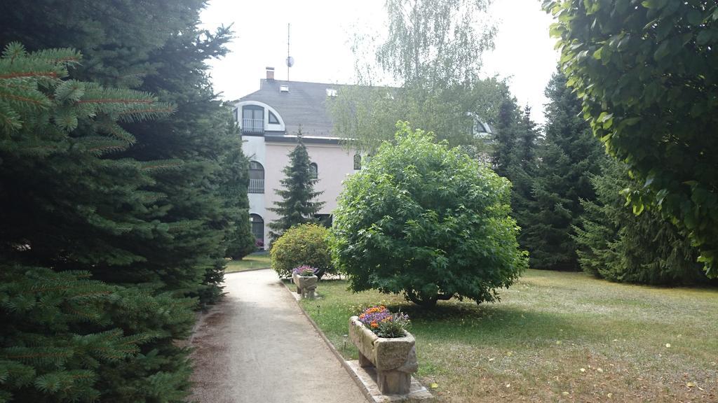 Lesni Hotel Perslak Nova Bystrice Luaran gambar